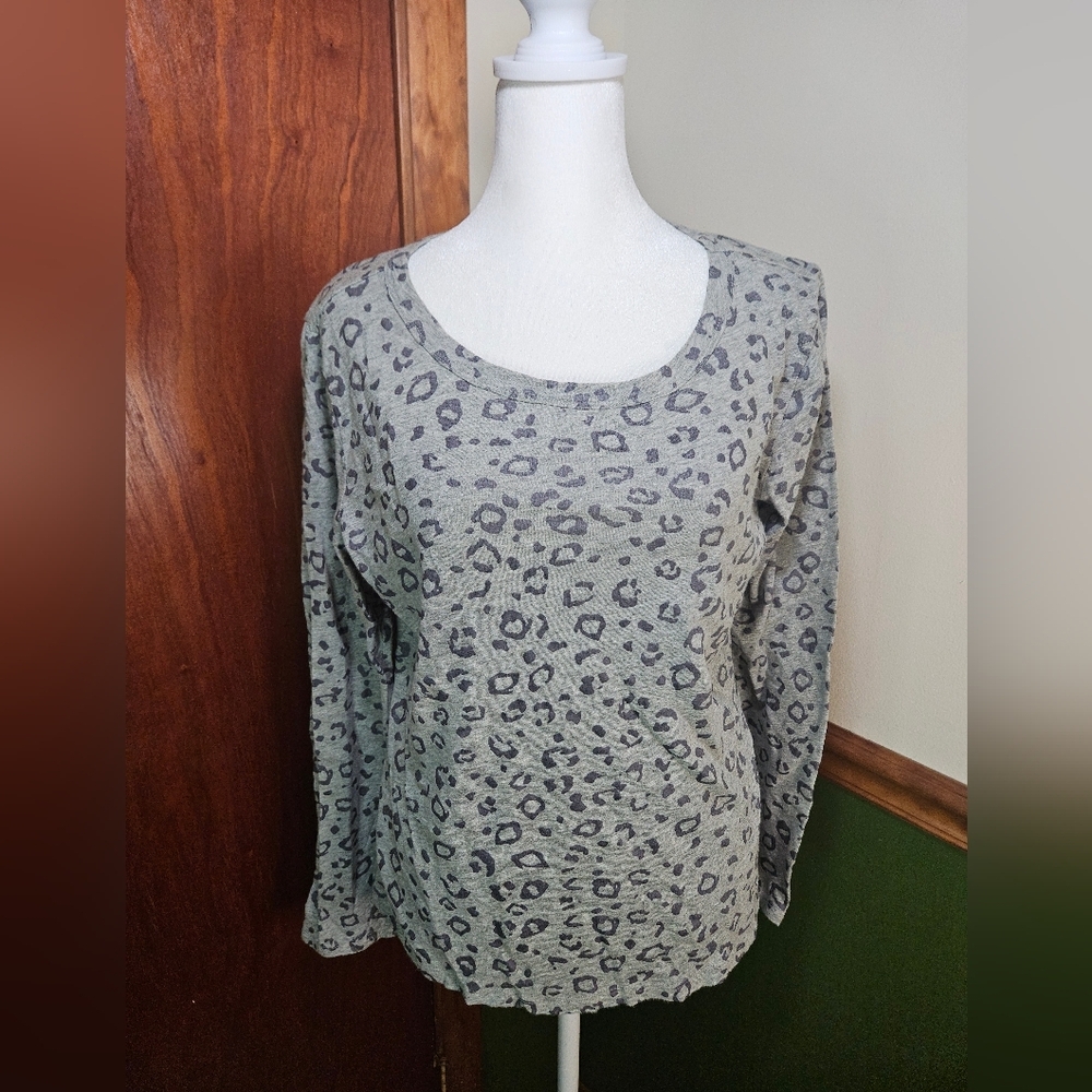 Gap 3/4 sleeve leopard top size medium
